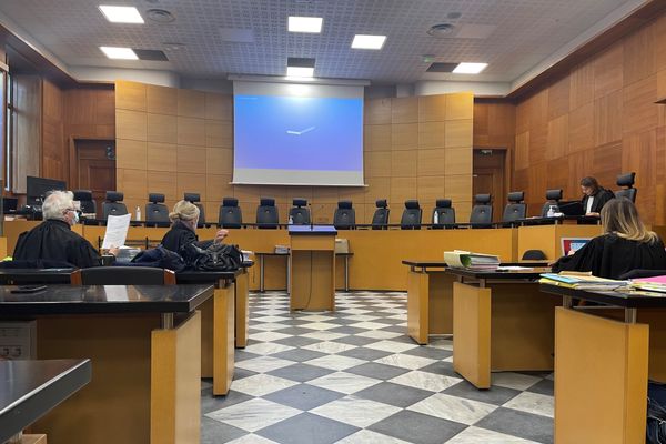 La salle de la cour d'Assises du palais de justice de Bastia, à quelques minutes de l'entame des débats du jour.