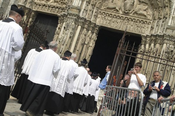 Le pèlerinage de Pentecôte à la cathédrale de Chartres en 2005.