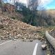 Les dégâts sont toujours visibles ce mardi 3 décembre. Après un éboulement le 1er décembre dernier, à Pont-de-Labeaume en Ardèche, la route nationale 102 est coupée dans les deux sens de circulation.