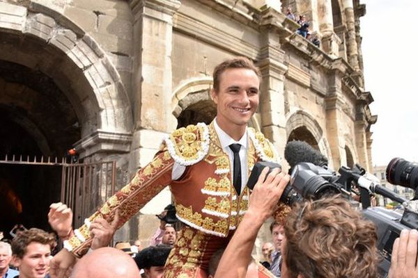 Vendanges 2016. Juan Bautista sort des arènes de Nîmes par la Porte des Consuls pour la onzième fois de sa carrière!!!