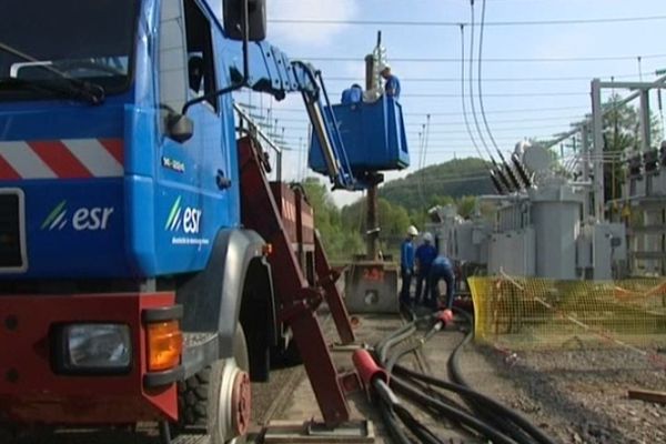 Chez ES, des règles ont été mises en place. Les équipes d'astreint le reste, et 50% des effectifs sont présents.