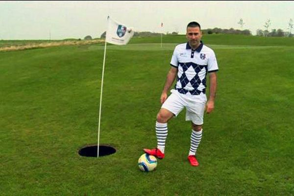 Jimmy Hue, sur le green du parcours de footgolf à Rouville en Seine-Maritime