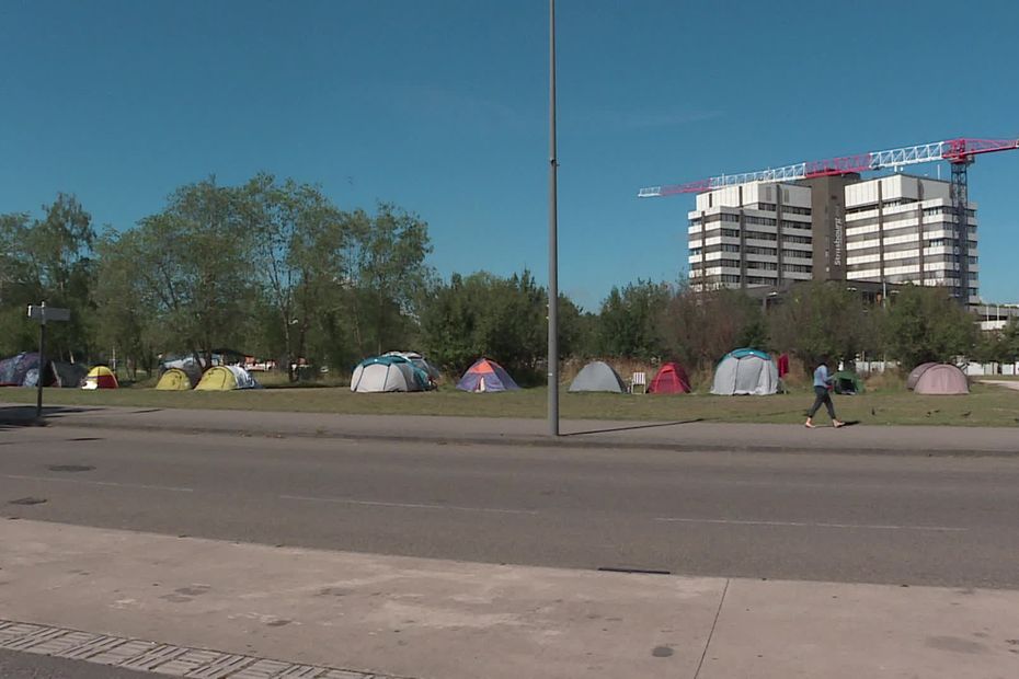 the Etoile Park camp evacuated, the 70 migrants housed in a city gymnasium