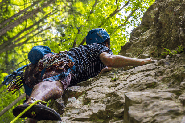 L'escalade en Pays de la Loire, la joie du sport en extérieur au cœur de la nature