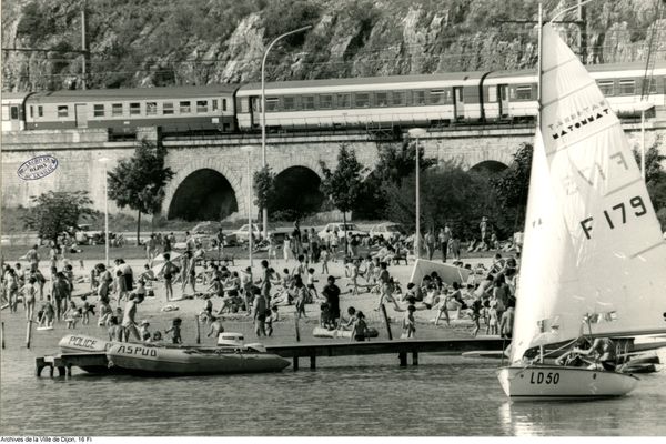 Le lac Kir a été inauguré en juin 1964.