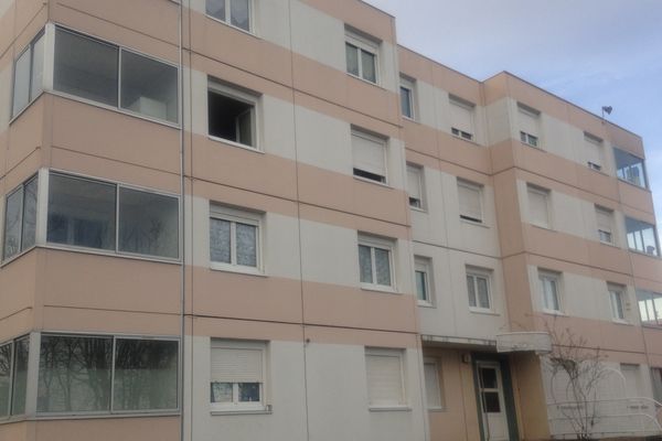 Un enfant de 4 ans est décédé, mardi, dans des conditions suspectes. C’est sa mère qui a retrouvé l’enfant inanimé dans l’appartement, à Lempdes, dans le Puy-de-Dôme. 