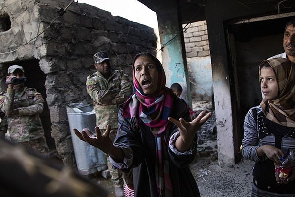 La photo d'Ali Arkady, prise en Irak en 2016, lauréate du premier prix à Bayeux en 2017. Comme le veut la tradition, elle illustre l'affiche de l'édition 2018 du Prix Bayeux-Calvados des correspondants de guerre