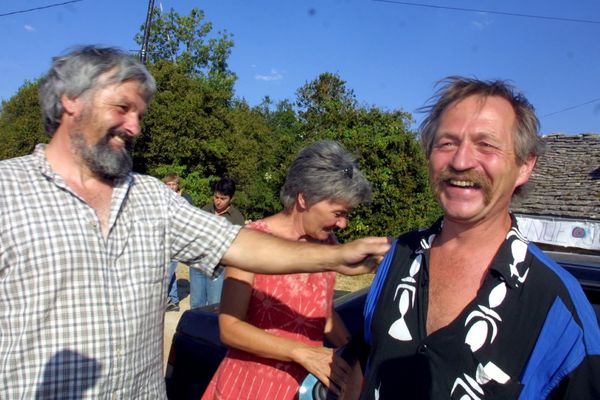 Christian Roqueirol, à gauche, avait participé en 1999 au démontage du McDonald's de Millau avec José Bové. Il est l'un des premiers membres de la Confédération paysanne en Aveyron.