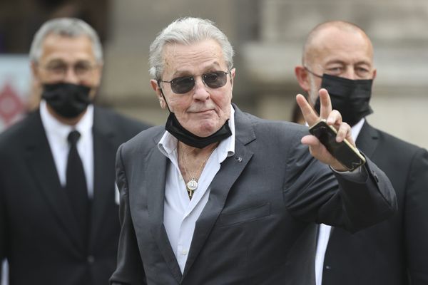 Alain Delon lors des obsèques de Jean-Paul Belmondo en 2021.