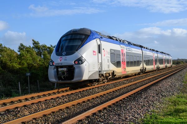 Image d'illustration d'un Train Express Régional en Nouvelle-Aquitaine.