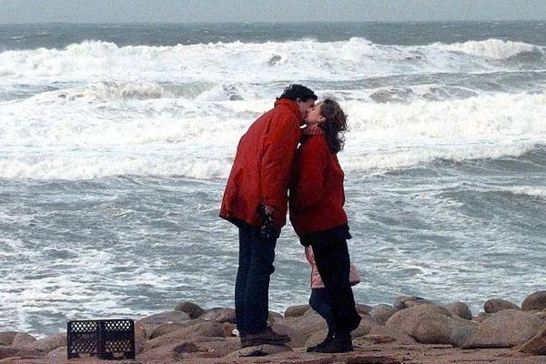 La Saint-Valentin se fêtera dans le vent et sous la pluie aujourd'hui