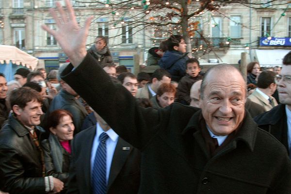 Jacques Chirac à Bordeaux lors de l'inauguration du tramway le 21 décembre 2003 à Bordeaux