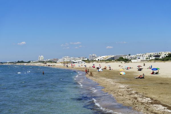 Ce lundi 12 août 2024, la baignade est de nouveau sans danger sur la plage de La Grande-Motte après la dispersion  au large de la nappe d'hydrocarbures. Image d'illustration.