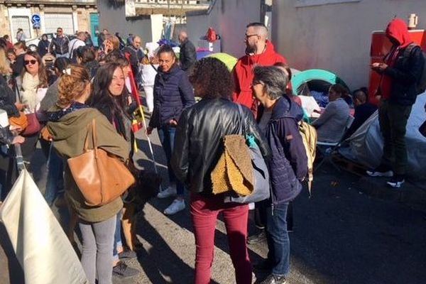 Les salariés de l'association Gammes qui travaillent auprès des plus précaires manifestent toute la journée contre des conditions de travail qui ne leur permettent pas d'assurer leurs missions - Montpellier - 25/03/2019