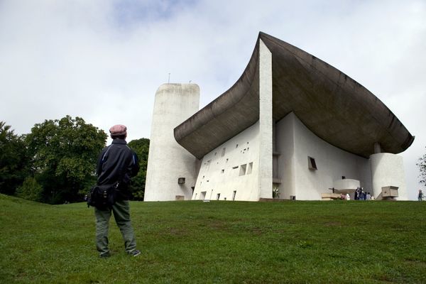 La chapelle Notre-Dame du Haut doit subir des travaux à hauteur de 2,5 millions d'euros, en grande partie financés par des subventions publiques.