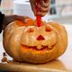 De nombreuses activités sur le thème d'Halloween, comme la confection de lanternes dans des citrouilles, sont planifiées la semaine de la Toussaint en Auvergne.