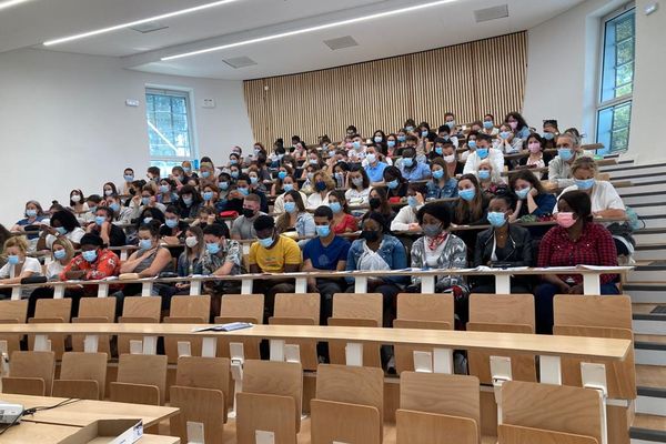 Dans l'Amphi ILFOMER de l'Université de Limoges, les élèves reprennent les cours en présentiel, sans jauge, lundi 6 septembre 2021.