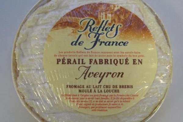 Le groupe Carrefour a rappelé un lot de fromage au lait cru de brebis Perail, commercialisé sous la marque Reflets de France, en raison de la présence de la bactérie listeria. 