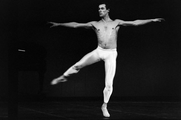 Le 5 mai 1986, le danseur Patrick Dupond dans "Vaslaw"à l’opéra Garnier à Paris.