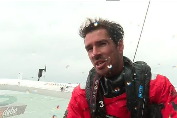 Martin Kéruzoré, à l'entraînement sur le Sodebo 3. Il est le mediaman de l'équipage et va filmer leur quotidien pendant la course. 