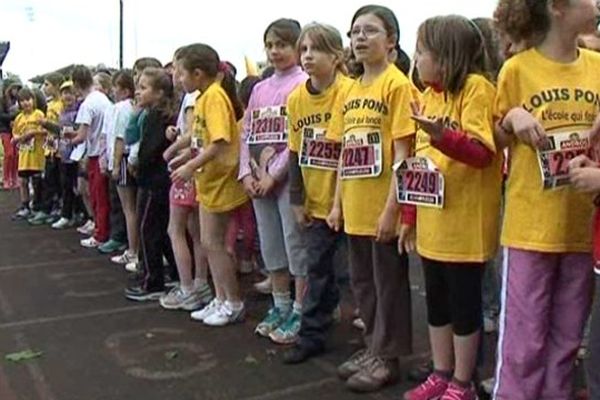 Hier après-midi, près de 700 jeunes athlètes ont pris le départ de la course.