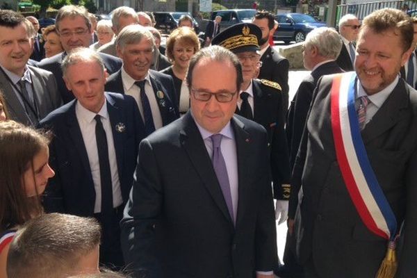 François Hollande a été accueilli par le maire d'Aubusson Michel Moine.