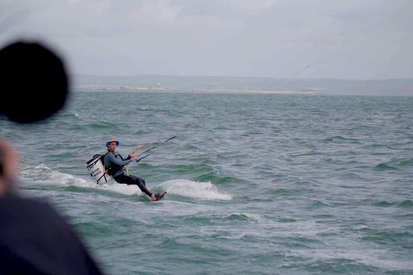 Martin Marescaux, fondateur des bières "Pain de Minuit", a traversé la Manche en 4h31, mercredi 3 juillet.