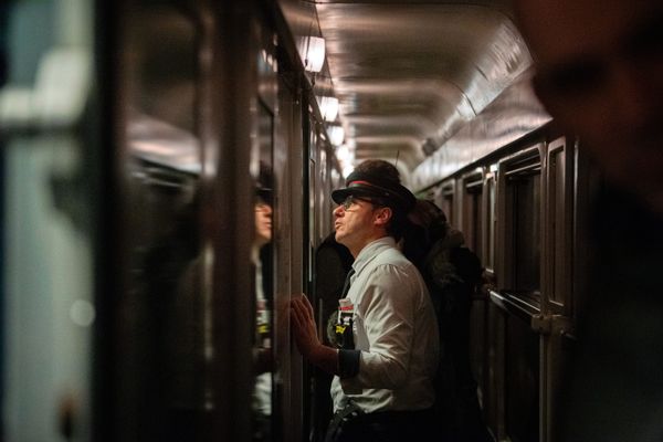 "Les trains couchettes ont plus de quarante ans" : le cauchemar des usagers du train de nuit Paris - Aurillac - Illustration : première circulation du train de nuit Aurillac - Paris Austerlitz.