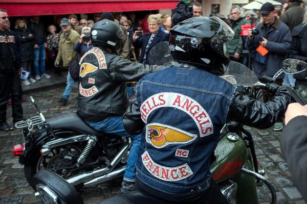 Une douzaine de bikers des Hells angels et des Rebels sont poursuivis pour "violences aggravées" dans le cadre d'un premier procès en correctionnel qui s'ouvre à Bordeaux en Gironde. En septembre 2021, ils avaient participé à une rixe entre motards qui a causé la mort de l'un d'entre eux et 5 blessés, à Tarbes, dans les Hautes-Pyrénées.