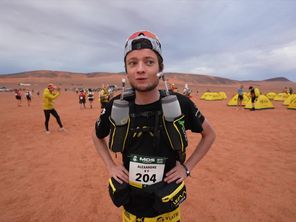 Atteint de la mucoviscidose et greffé des deux poumons, Alexandre Allain, 29 ans, a terminé le Marathon des Sables, au Maroc, le 17 octobre 2024.