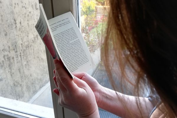 En période de confinement, la lecture prend des formes diverses chez nos libraires.