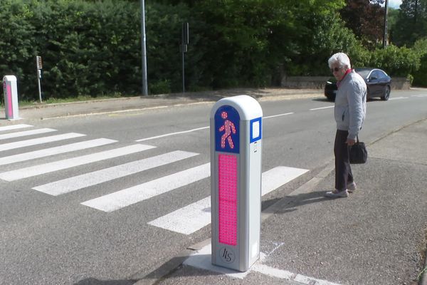 La borne piétons lumineuse inventée par Jérôme Saez a été installée à Ucel en Ardèche