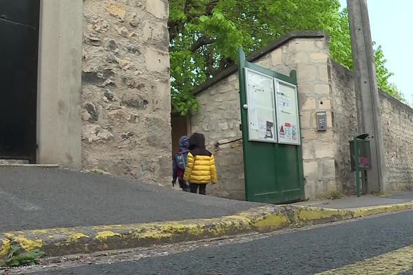 Vendredi 6 mai 2022, le procureur de la République confirme qu’une troisième plainte a été déposée à l'encontre de l'enseignante démise de ses fonctions à l’école maternelle Marcel Philippe à Creil pour violence.