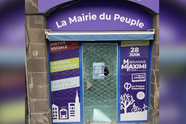 Dans la nuit du 17 au 18 juin, la vitrine de la permanence de campagne de Marianne Maximi, à Clermont-Ferrand, a été dégradée.