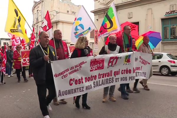 Manifestation interprofessionnelle à Troyes pour l'augmentation générale des salaires, des pensions et des minimas sociaux.