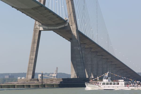 En 1995, le pont de Normandie était considéré comme le plus grand pont à haubans du monde.
