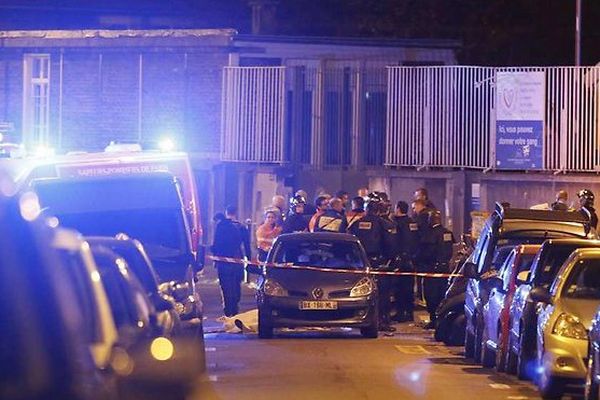 Attentats à Paris: 128 morts, outre les assaillants (bilan provisoire source judiciaire)
