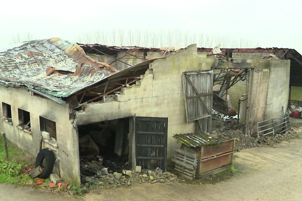 En août 2023, la grange et le hangar d'un exploitant agricole d'Yviers, en Charente, avaient été réduits en cendres.