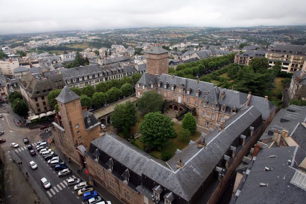 Vue aérienne de la cathédrale de Rodez - Le patrimoine vu du ciel : c'est une des découvertes au programme des Journées du patrimoine 2022 en Aveyron.