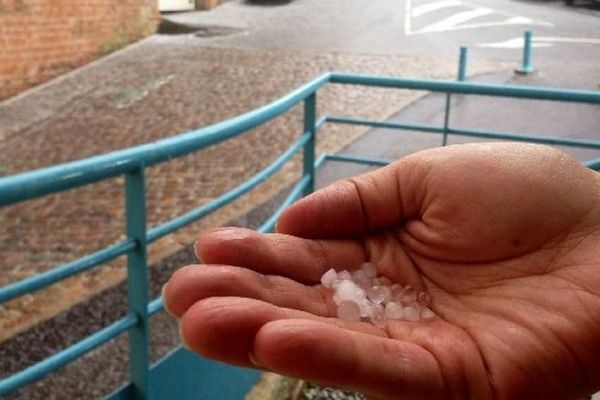 Il est tombé un peu de grêle dans la région de Mâcon samedi 22 mars 2014.