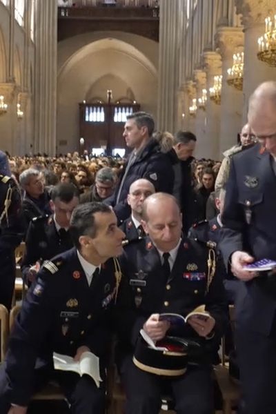 La messe en hommage des sapeurs-pompiers et aux compagnons qui contribué au sauvetage de la cathédrale.