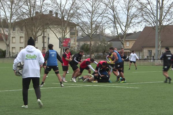 Les joueurs du CAB s'entrainent pour leur match contre Biarritz ce vendredi 5 janvier.