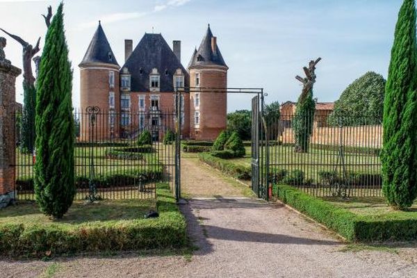 Le château de Saint-Elix en Haute-Garonne mis en vente aux enchères.