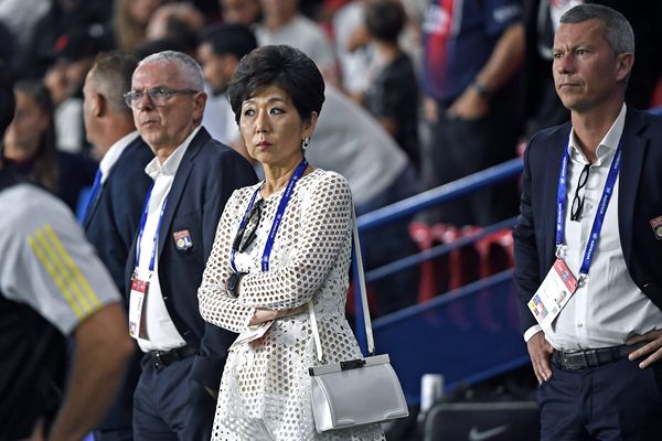 Michele Kang, une femme d'affaires américaine est devenue officiellement propriétaire de l'OL féminin jeudi 8 février. Elle a confirmé son intention de voir le club continuer à se professionnaliser, avec à terme une enceinte capable d'accueillir de 15 à 20 000 places.