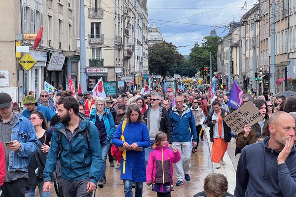 Des milliers de personnes ont défilé à Limoges contre l'extrême droite ce samedi 15 juin 2024