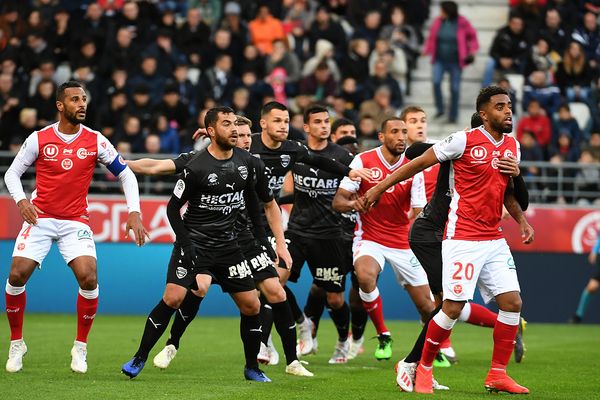 Le Nîmes Olympiques face au stade de Reims ce samedi 5 mai au stade Auguste Delaune 