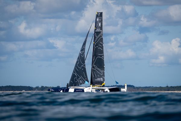 Le Maxi Edmond de Rothschild engagé dans cette course des Ultim de Concarneau à Antibes.