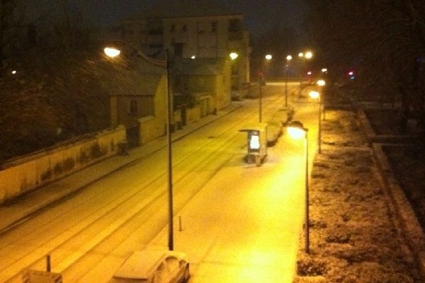 Orléans: le quartier St Marceau sous la neige au petit matin