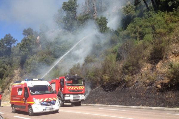 Le feu est en passe d'être maîtrisé.