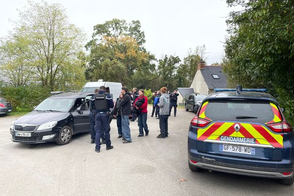 Dimanche matin, la gendarmerie continue de procéder à des contrôles sur le site de la rave-party